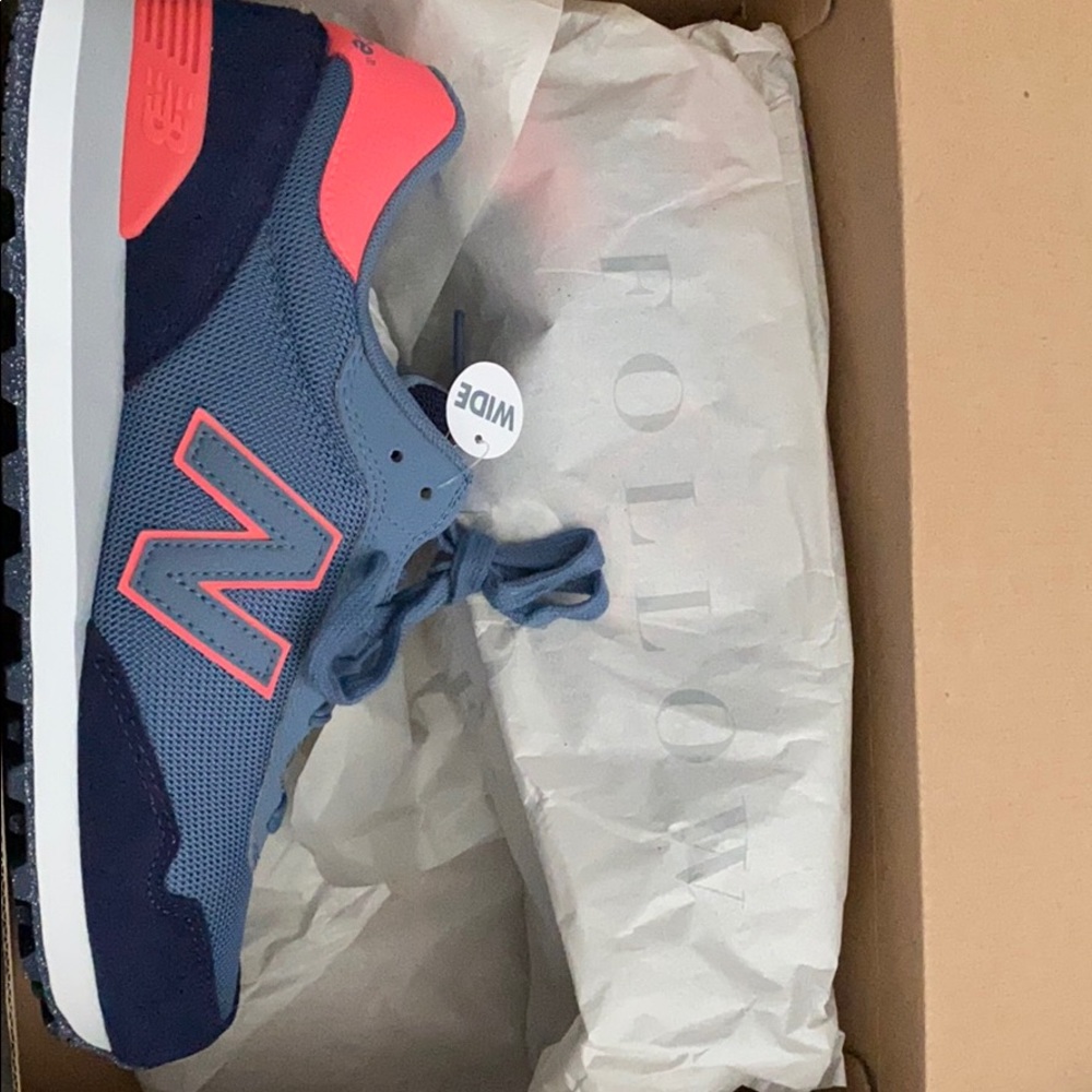 New Balance wide sneaker